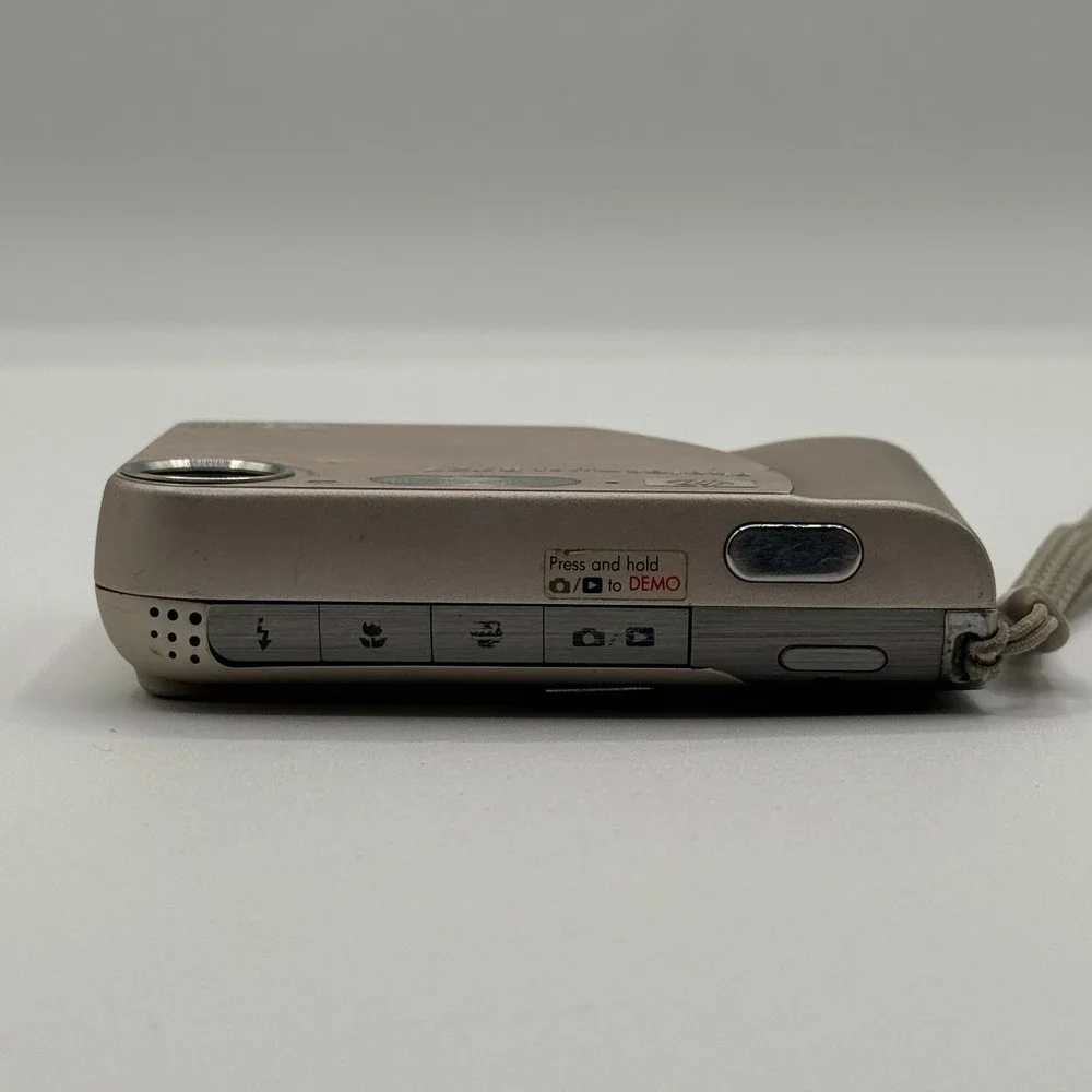 HP Photosmart R727 Digital Camera 6.2MP 3x‎ Optical Zoom Silver FCLSD-0603